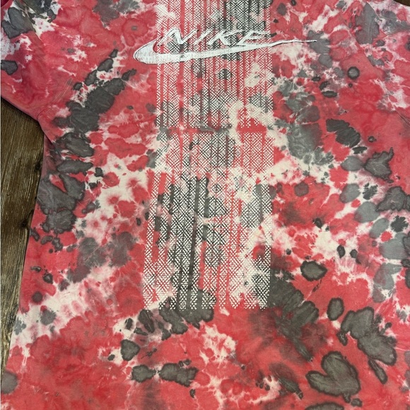 Nike Red and Gray Tie-Dye Shorts & Tee Set XL Shorts & L Tee - Picture 5 of 5